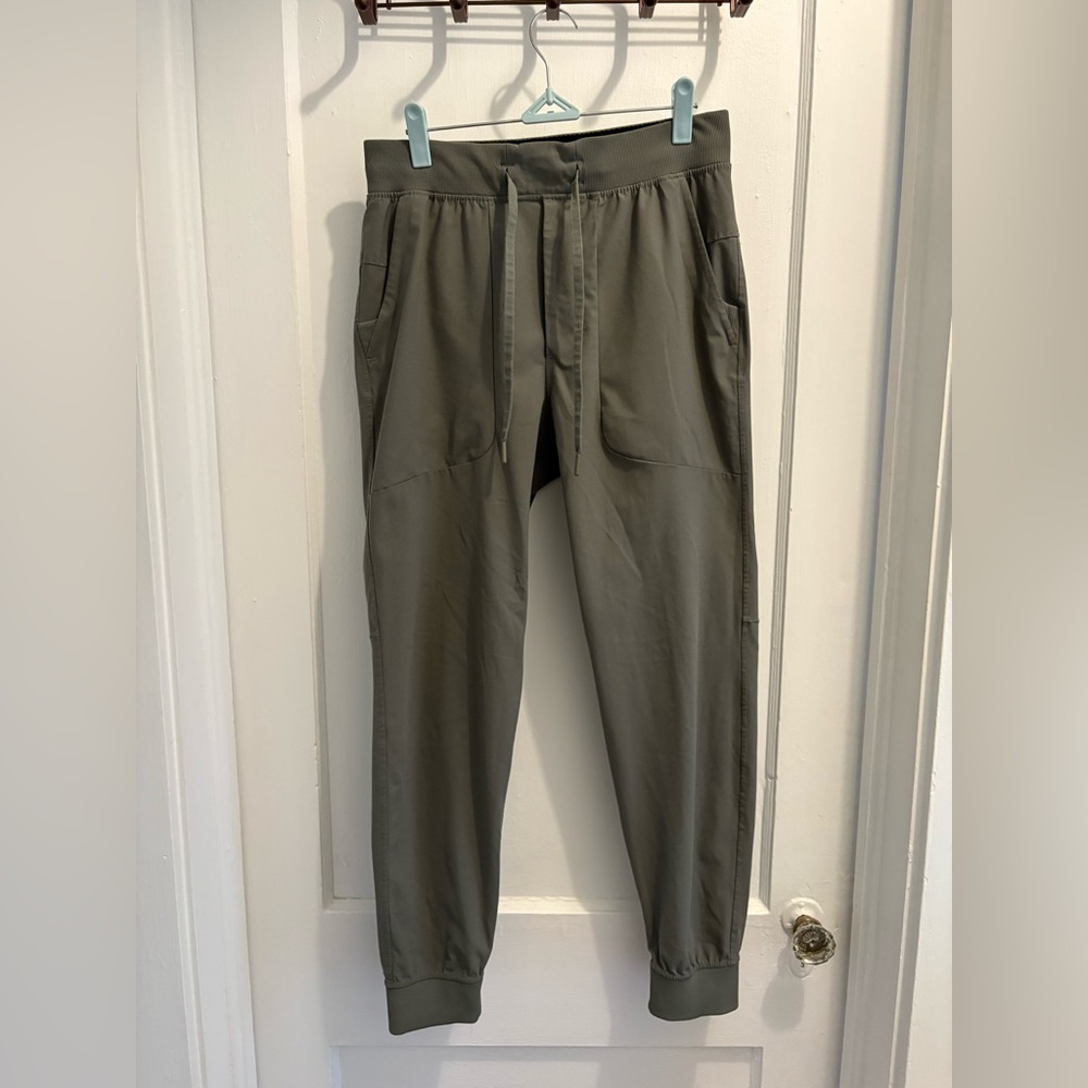 Lululemon ABC Joggers 28 inches (M)